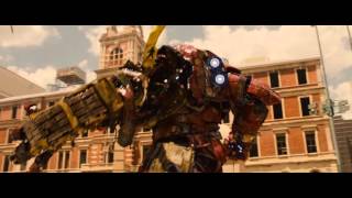 pelea de hulk vs hulkbuster los vengadores era de ultron