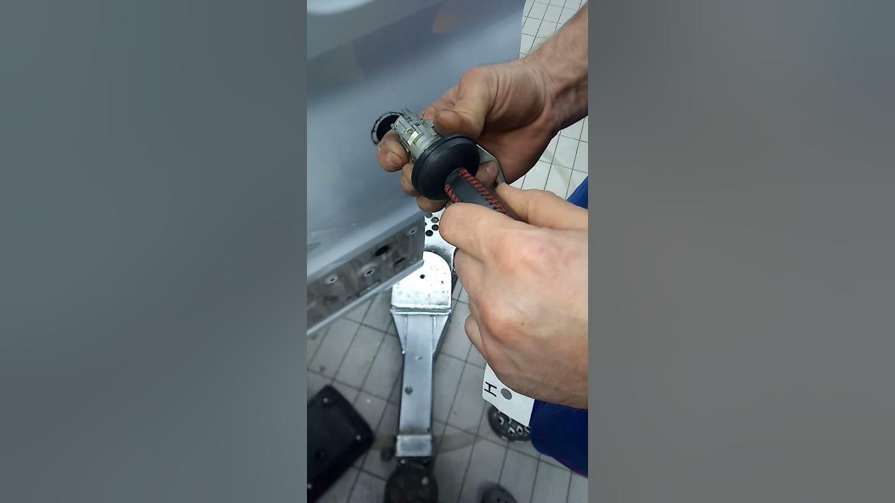 Демонтаж замка зажигания Ford Transit 2002 - YouTube