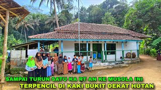 Download Lagu SATU KA RT AN KUMPUL DI MUSOLA INI.KAMPUNG TERPENCIL DI KAKI BUKIT DEKAT HUTAN MP3
