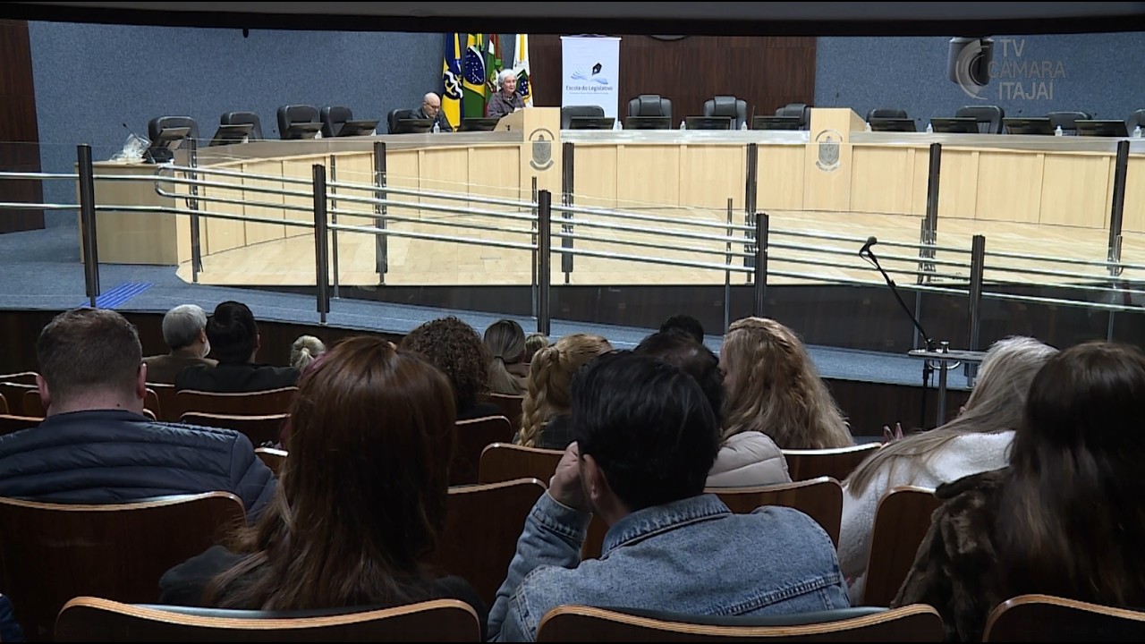 Palestra Políticas Públicas e Ciência encerra Semana Regional na Câmara de Itajaí