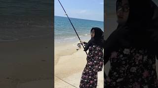 Ibu Ini Sampai Lemas Narik Ikan Sebesar Perahu | Mancing Ambyar