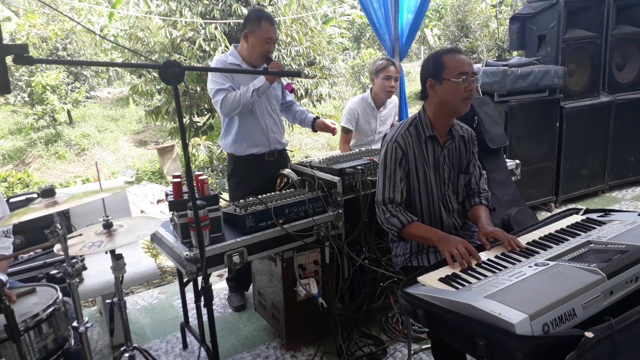 Cô Gái Mang Linh Hồn Ma Quái - Band Nhạc Quang Phú