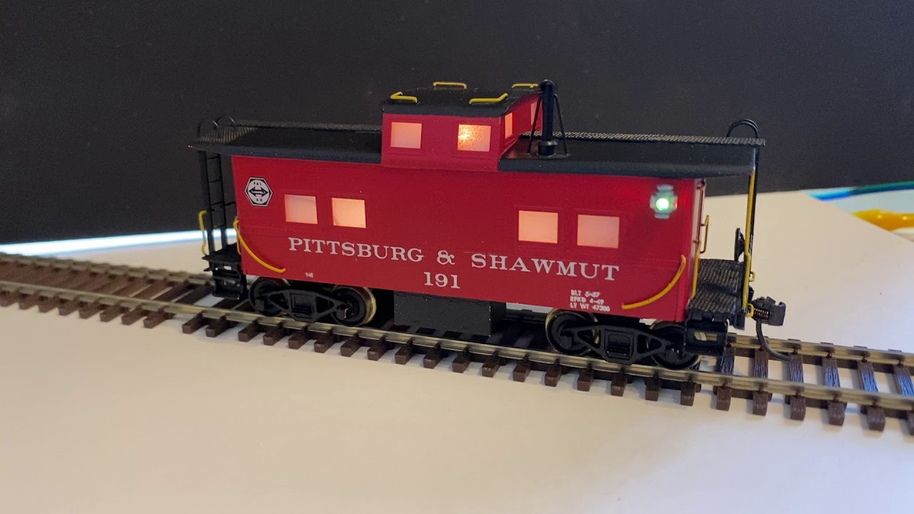 HO tin plate with lighting by Model Train Technology 3Light Lantern