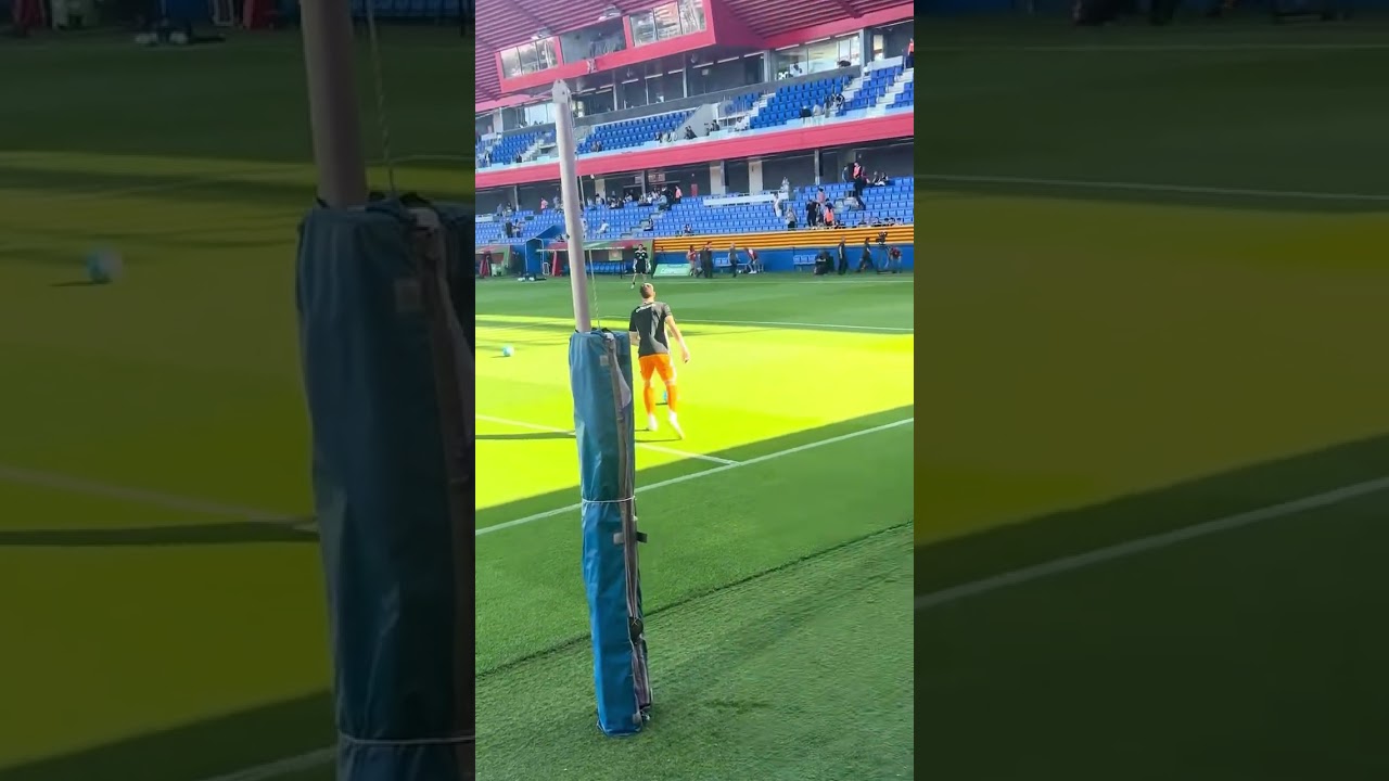 🧤Joan García entrenando en el Mini Estadi. 