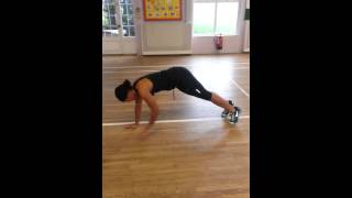 Inch worm to one armed tricep pressup