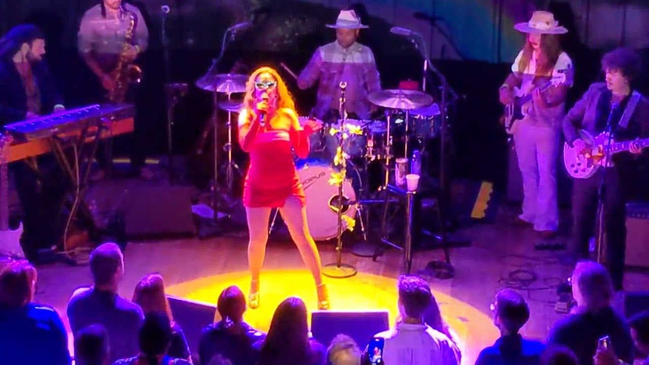 Haley Reinhart - encore that's not too creepy - just excellent!!