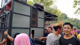 Download Lagu Megantra terhanyut dalam kemesraan MP3