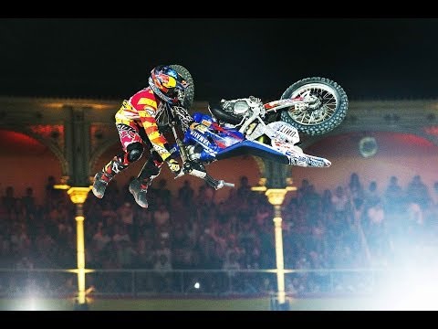 Serbest Stil Motokros yarışmasında Tarihi Motor Taklası - Red Bull X-Fighters Madrid 2014