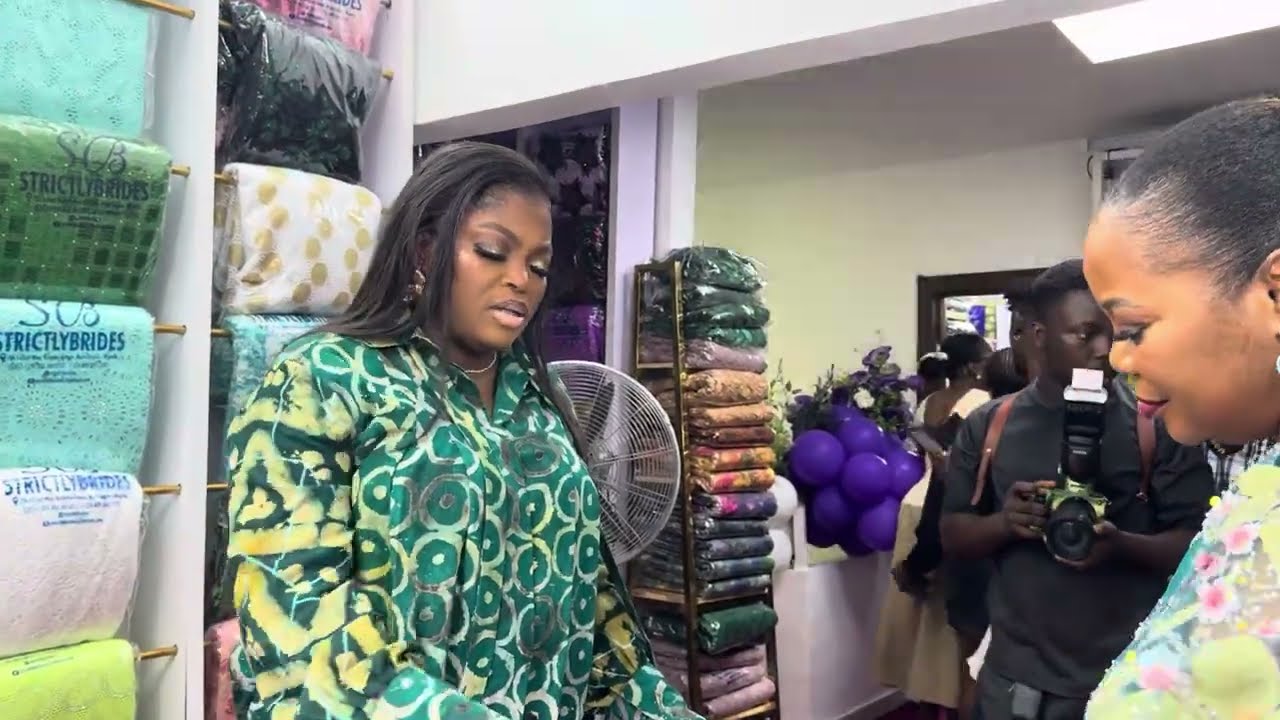 ФУНКЕ АКИНДЕЛЕ НА ОТКРЫТИИ НОВОГО МАГАЗИНА STRICTLY BRIDES В DOLPHIN ESTATE, IKOYI