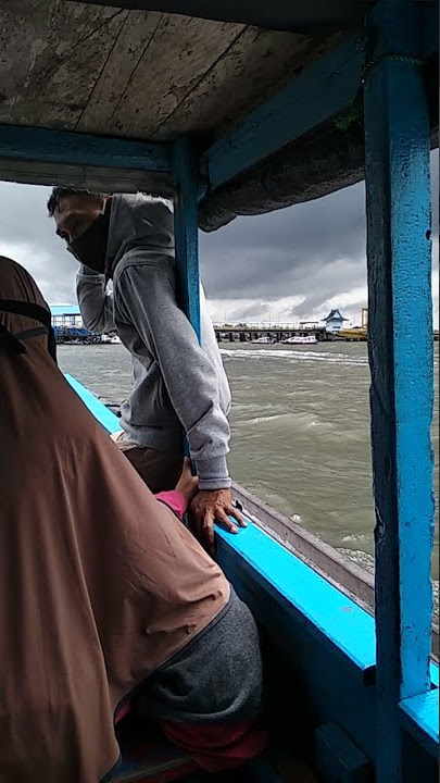Belum ada jembatan, naik kapal klotok ya kalau ke Penajam