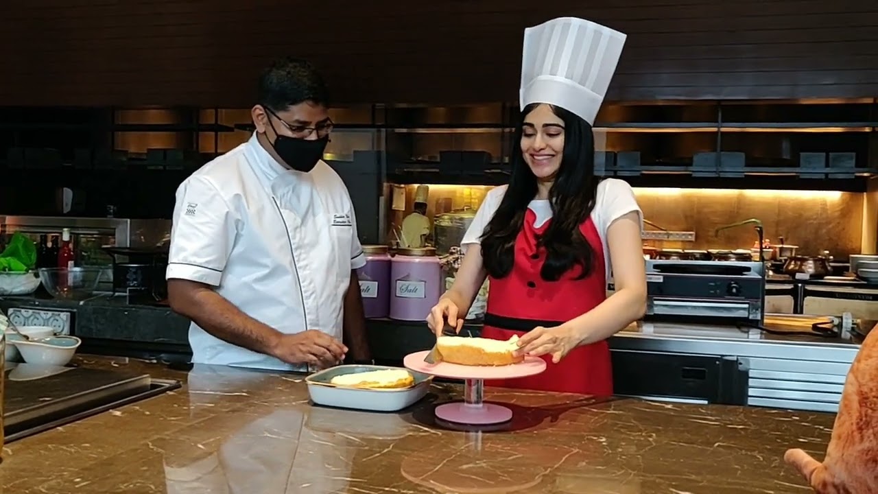 The comment that gets 0 likes , I will personally feed them a piece of Cake ! 💗🤓