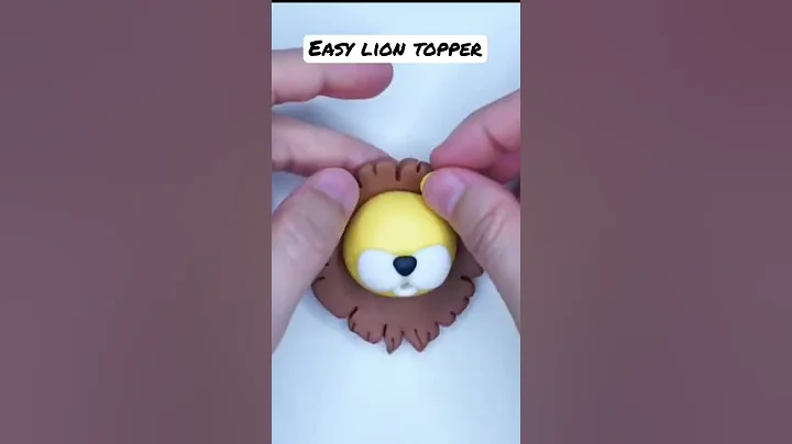 Super Easy Lion Cake Topper