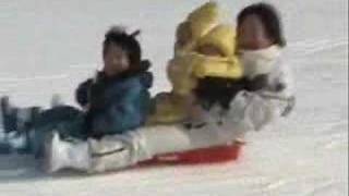 山梨 親子ソリ滑り Ｆｕｎ on a sled in Yamanashi (Jan.26th,2008)