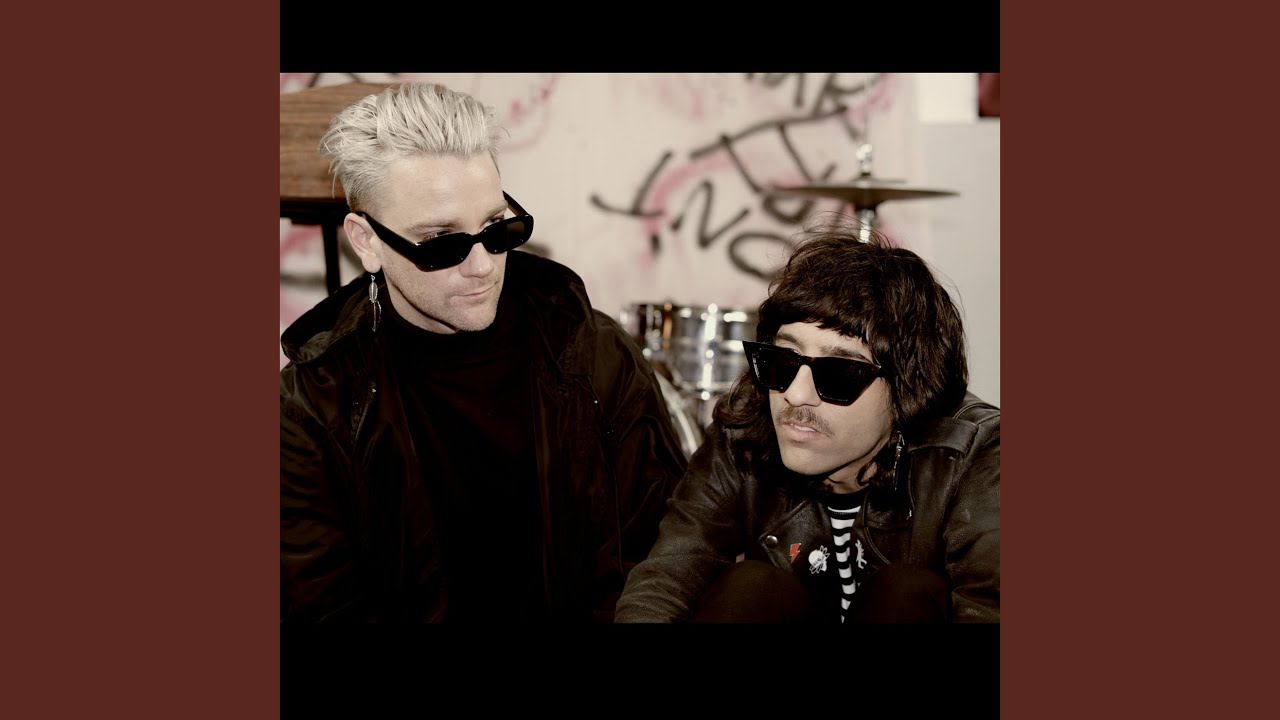 Guarda Elevated su YouTube Guarda Elevated su YouTube