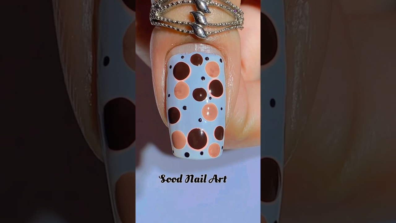 Dotting nails