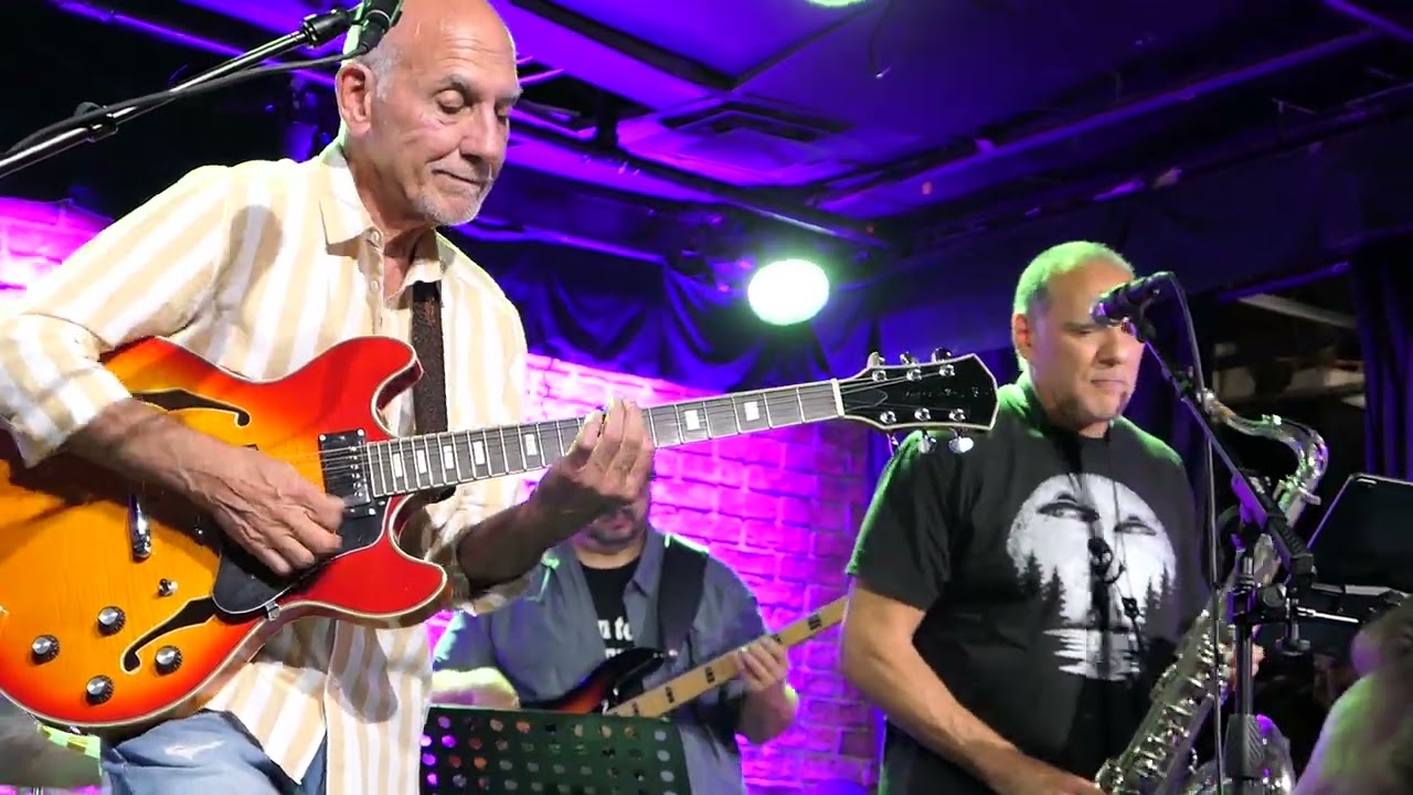 Larry Carlton - Black Cow - Iridium, NYC September 20, 2025 (late show)