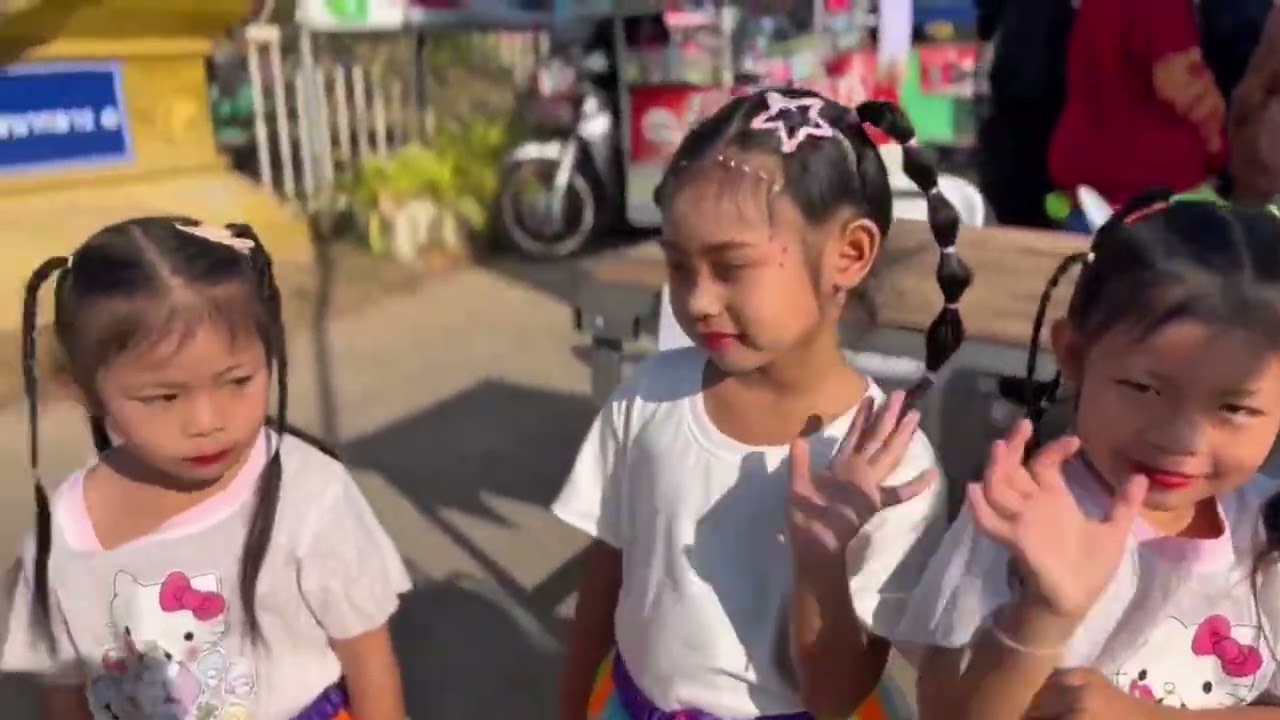 บูธนี้แจกความสุข! วันเด็ก เทศบาลนากลาง