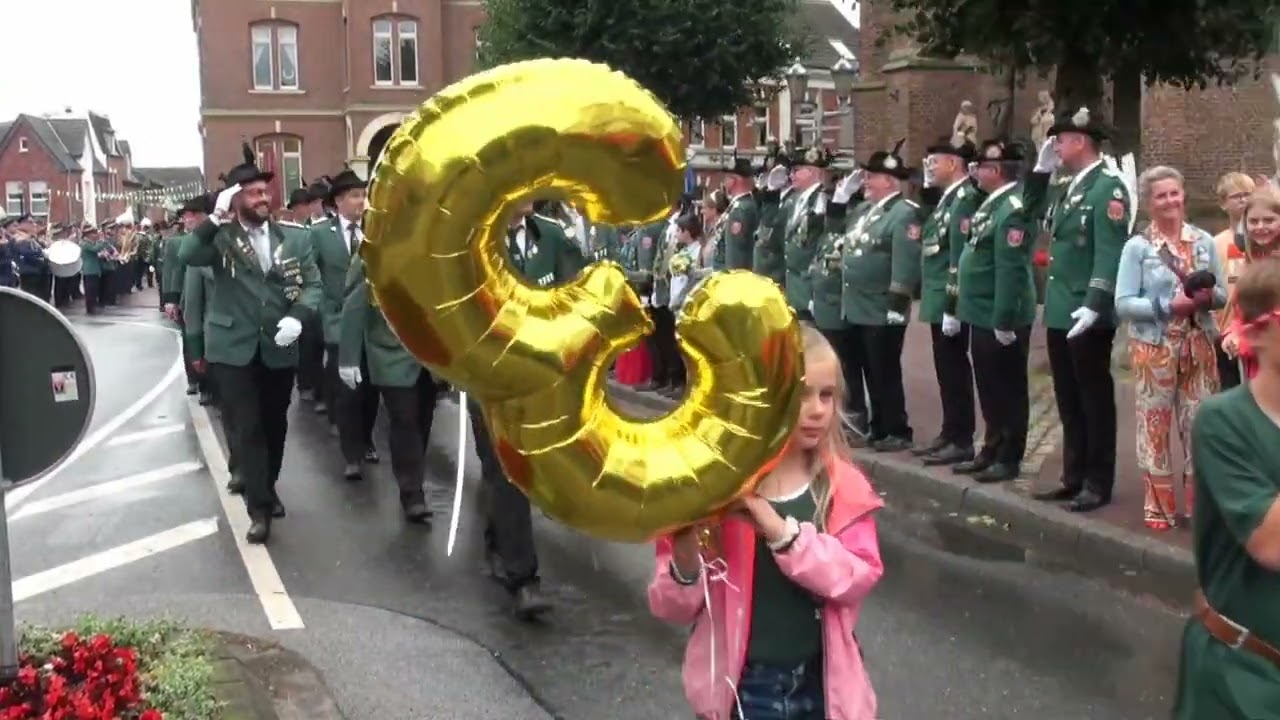 Schützenfest Elten 2023 - Montag - Parade zu Ehren vom Königspaar Willy & Gudrun van Rijn