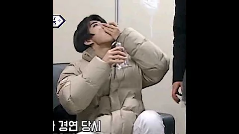 Lee Know always takes care of Han 🥺 They are truely soulmates #han #leeknow #minsung #skz #straykids