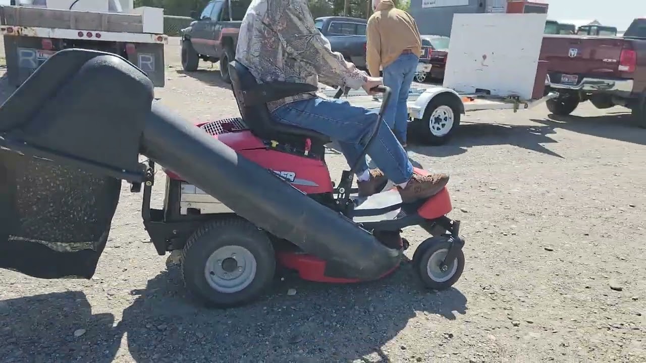 6535u-- Snapper 33 HI Vac Zero Turn Mower. June 3rd, 2025 Online Auction.