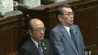 2大臣の「問責」可決　総理は続投させる考え（12/04/20）