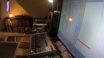 ISLA INSTRUMENTS S2400 12bit sampling drum machine (demo 83)