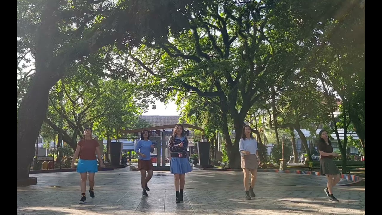 Smile More, Dance More line dance [32C 2W Improver, choreo Christina Yang, Kim Eun Jung Cona & JMP]