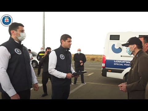 მეგის ქარდავას საქართველოში ჩამოყვანისა და ბრალის გაცნობის კადრები