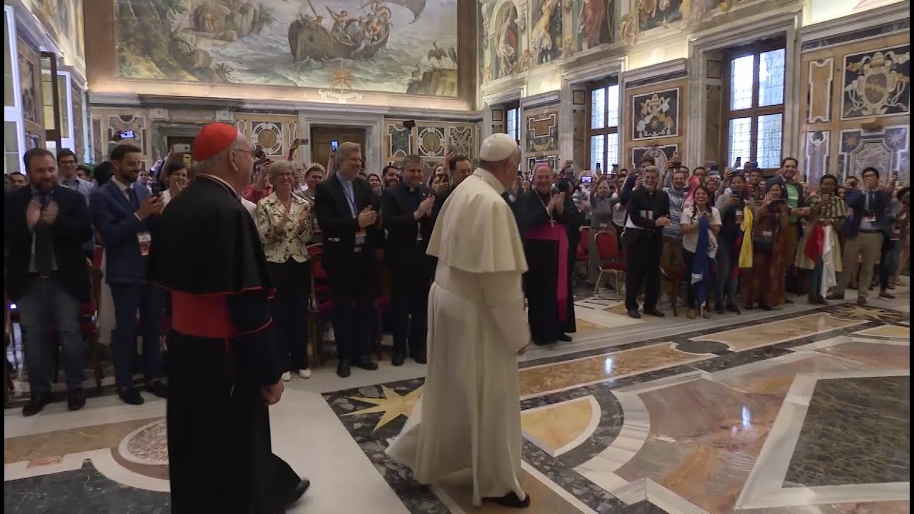 Pope reviews proposals by Synod on Youth with young people from all over the world
