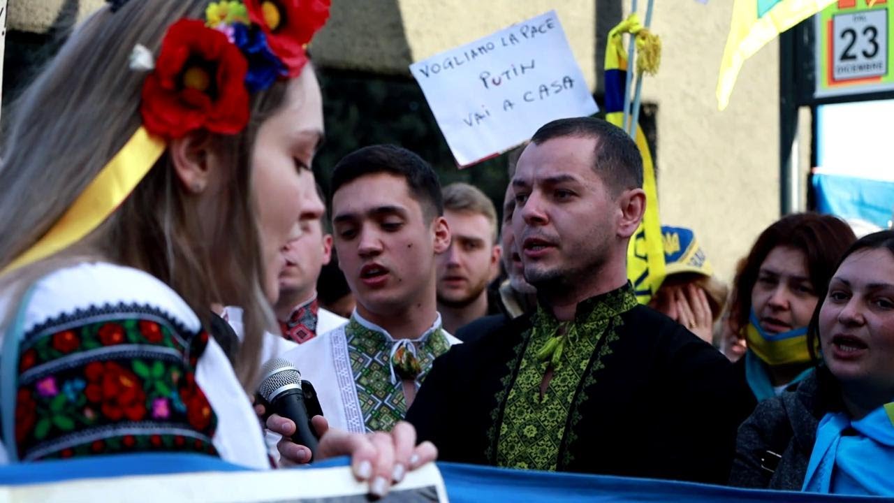 Roma, lacrime e canti partigiani al presidio degli ucraini in Italia: 