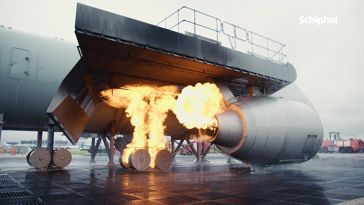 Oefenvliegtuig brandweer Schiphol krijgt opknapbeurt