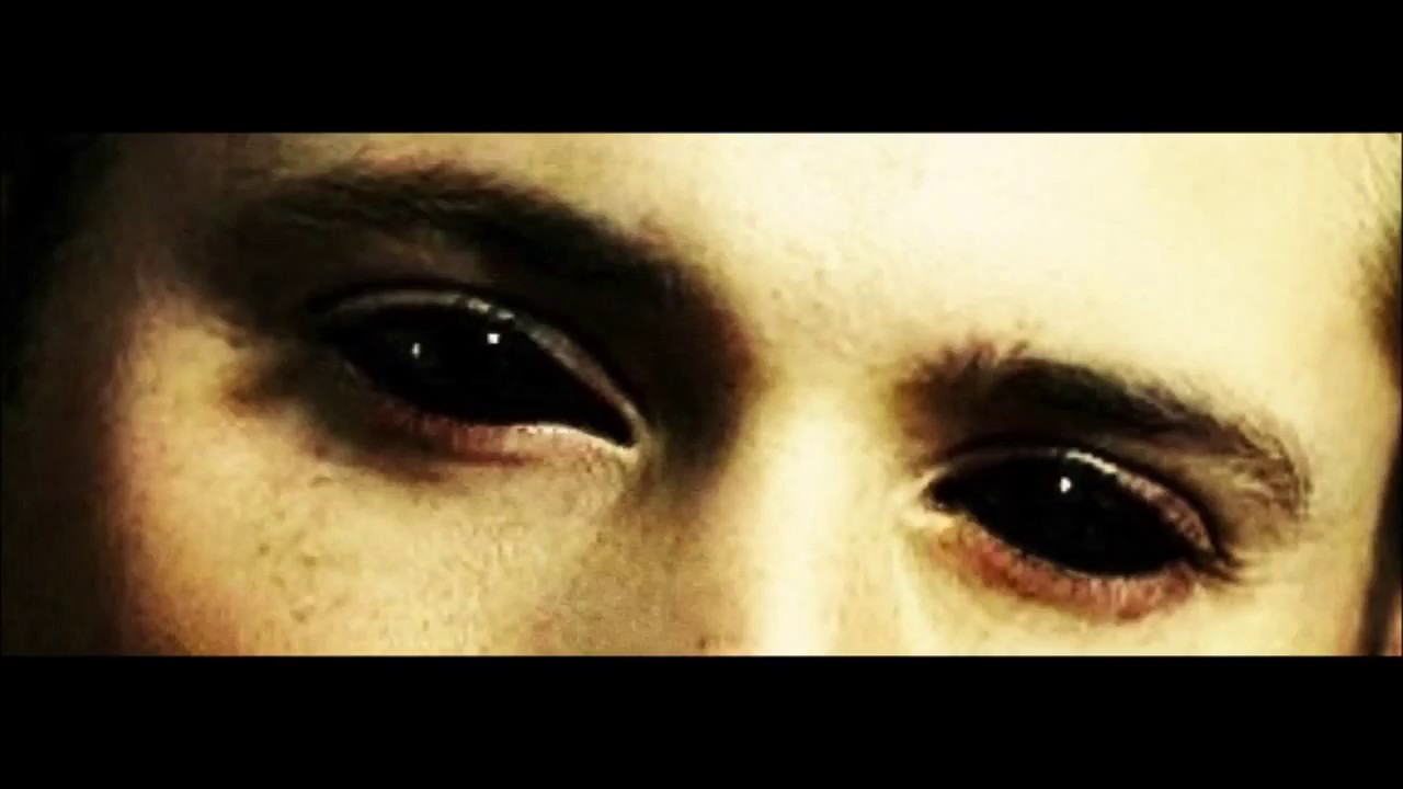 Черные глаза форум. Черные глаза мужские. Люди с чёрными глазами. Демонические глаза мужские. Парень с полностью черными глазами.