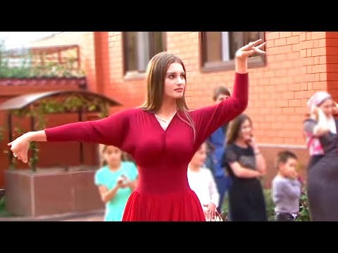 Красавица танцует на свадьбе в Ингушетии! НОВИНКА 2019