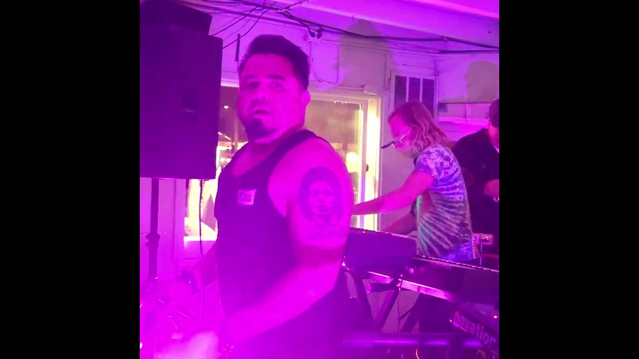 Twisted relatives St patrick's day 2023 Larrys Beach club Oceanside,  Calif