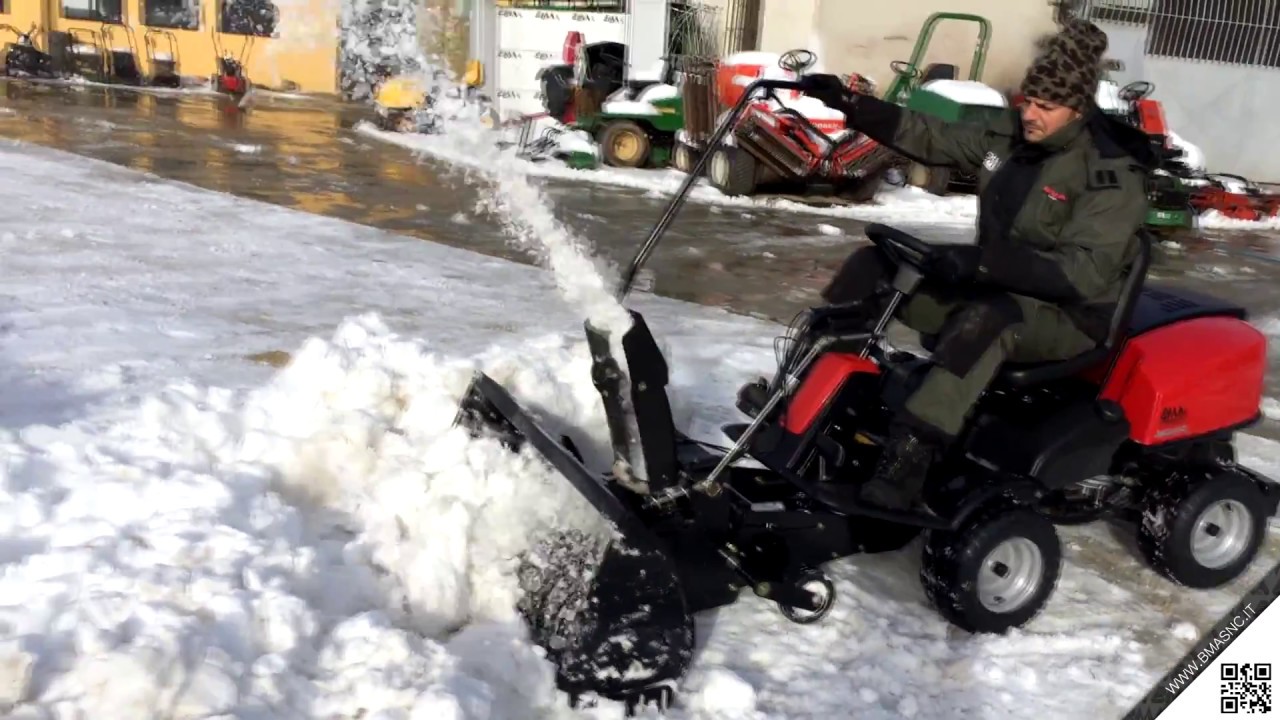 JONSERED FR2218 2FA 4x4 - Prova in campo con accessorio spazzaneve