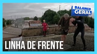 Guarda-vidas fica na linha de frente no resgate às vítimas das enchentes no RS