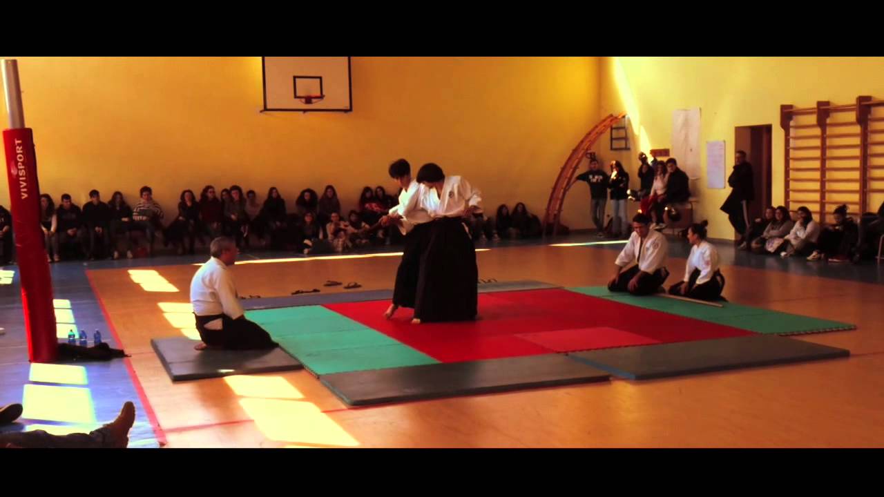 Ver Takemusu Aikido Iwama Ryu- Dimostrazione dell' 8/3/14 - Liceo E. Basile no YouTube Ver Takemusu Aikido Iwama Ryu- Dimostrazione dell' 8/3/14 - Liceo E. Basile no YouTube