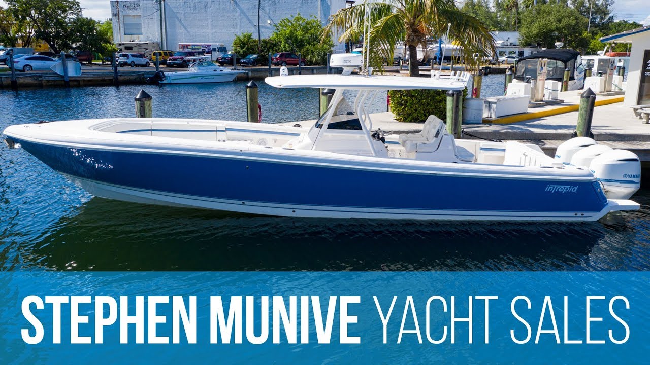 Intrepid 375 Center Console (2015) with Triple Yamaha 300 HP Outboard Engines — Runthrough