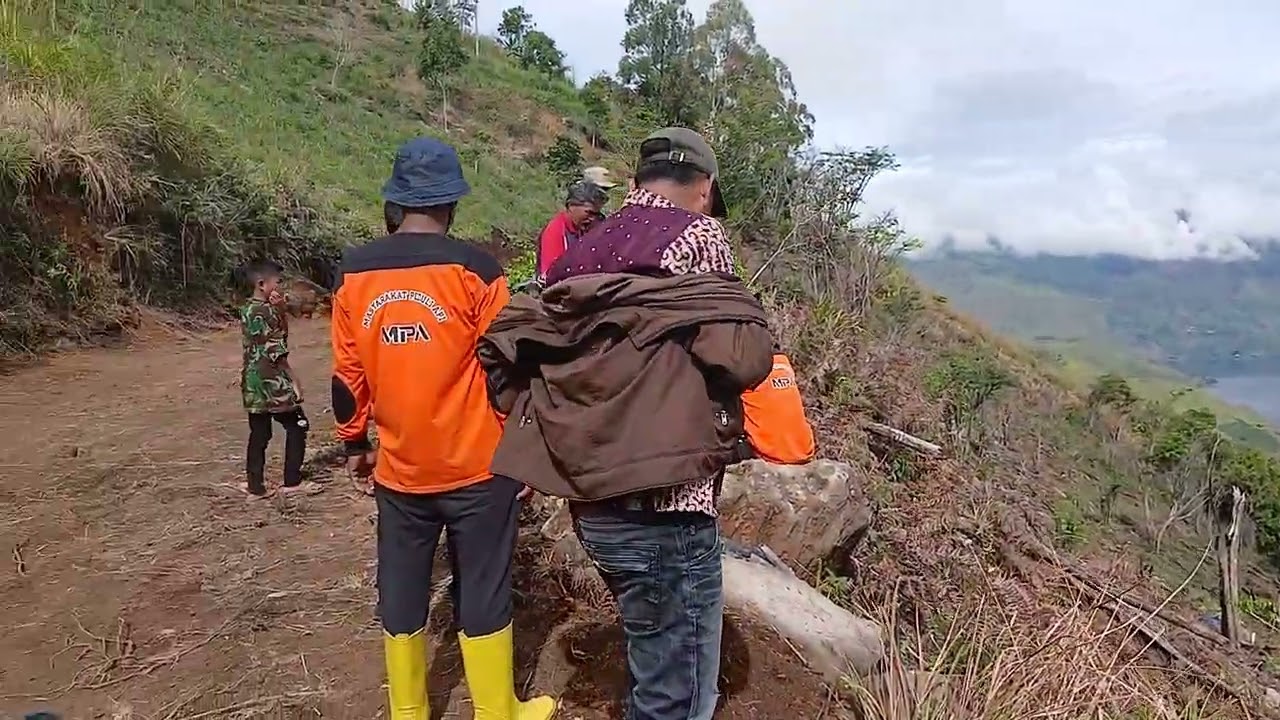 Penanaman Bibit Pohon di Pusuk Buhit Kec.Sianjur Mula-mula Kab.Samosir