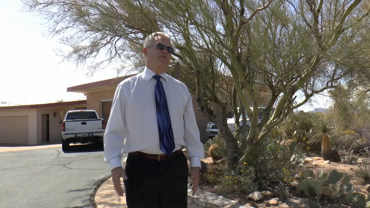 BRO BRANHAM HOUSE TUCSON BRO JOHNNY GREENE GIVES A TALK OUTSIDE