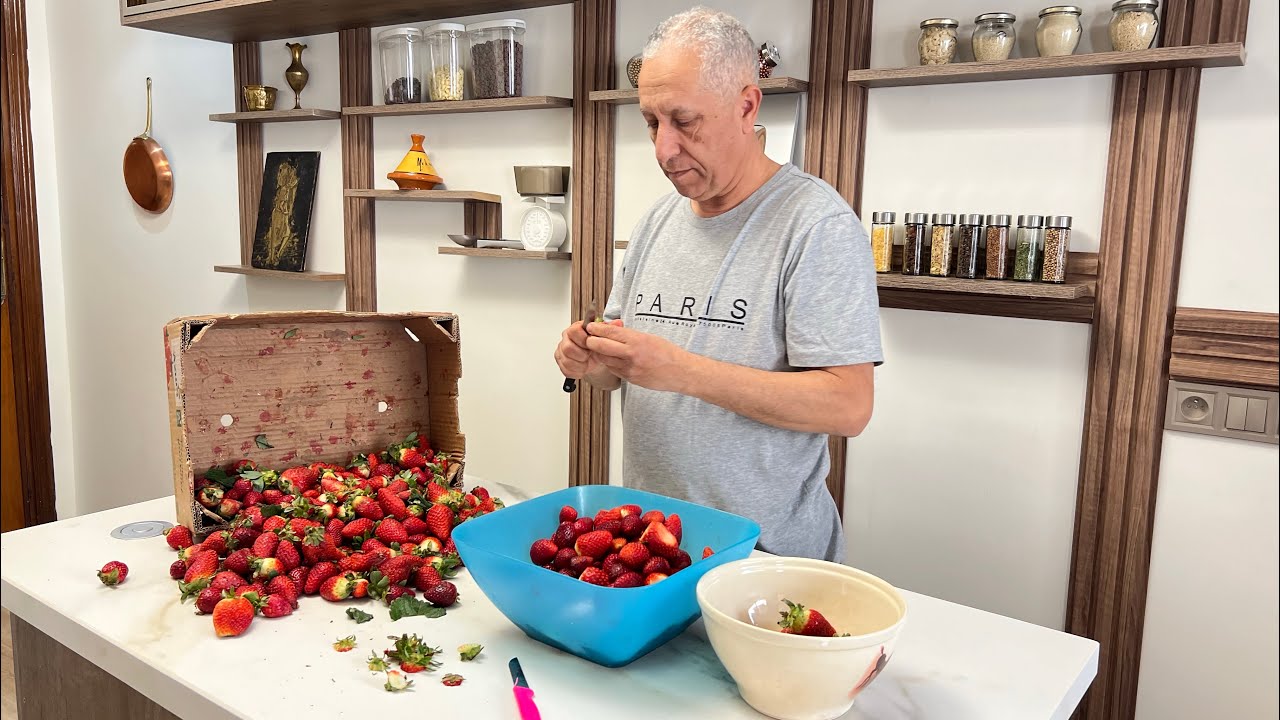 الشاف لقا الفريز موجود و جاب كوربة منو و تشهى يحضر تارت بالعجين المكسر ناقصة حلاوة مقرمشة و بنينة