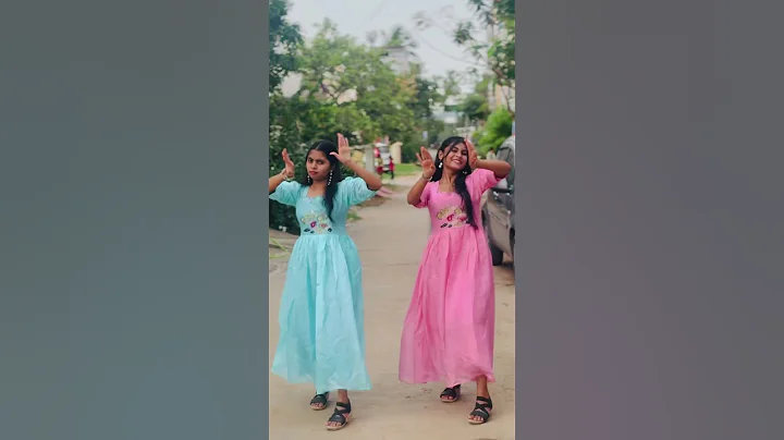Saree ka fall sa with @ashwitha-rathod 🩷🩵#sirirathod #sisters #dance #trending