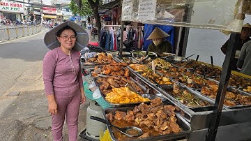 Độc lạ tiệm cơm ở Sài Gòn cách thuỷ làm nóng đồ ăn, giò heo kho nấm đông cô bán siêu chạy