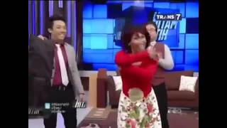 OMAS PEGANG PEGANG TELOR NYA JIBAN!