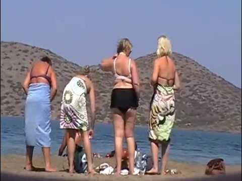 Переодеваются на пляже фото