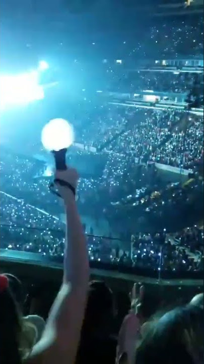 BTS Army singing Mic drop at Chicago United Center