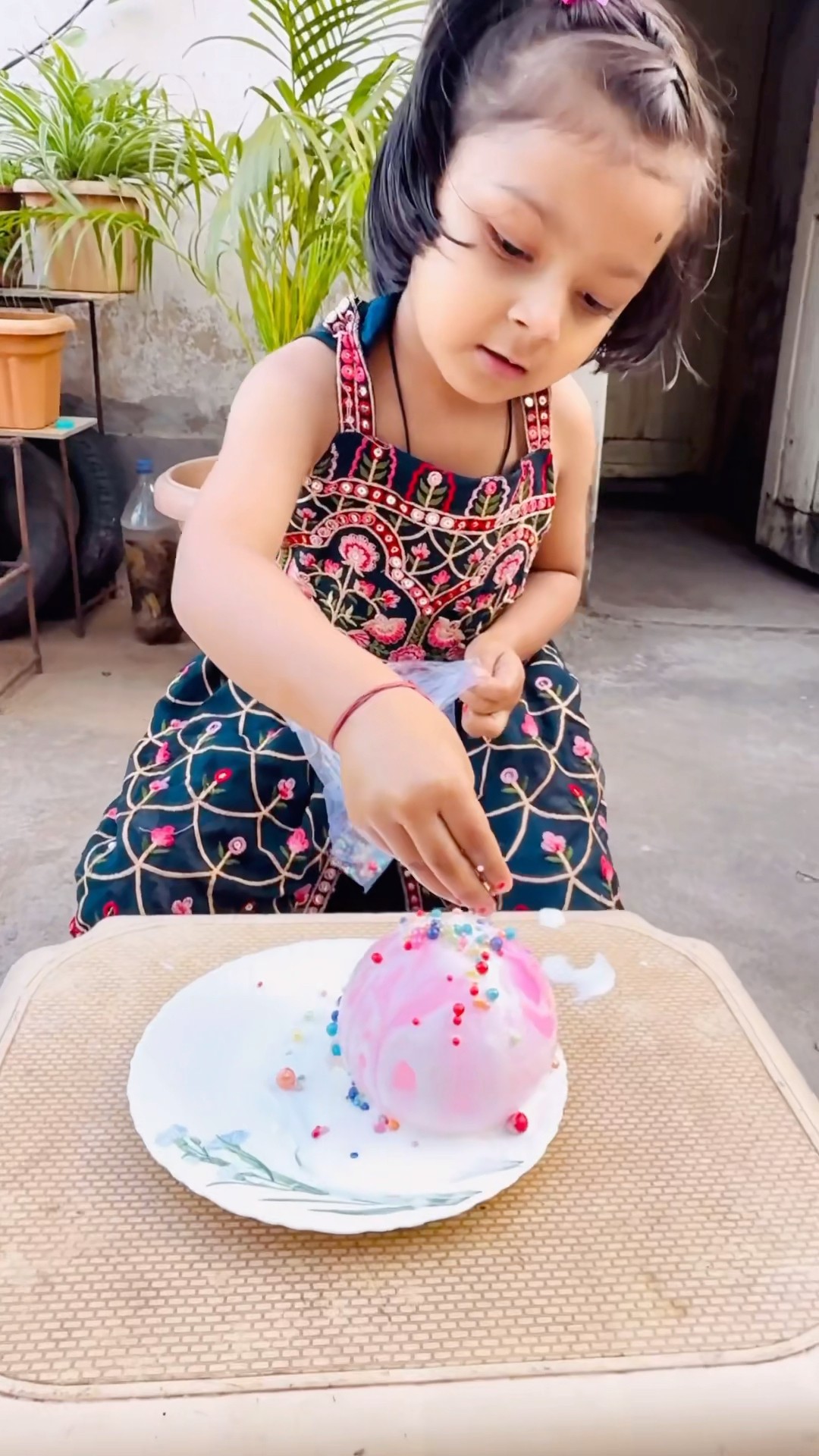 Tooktook ko nakli icecream fod khila di