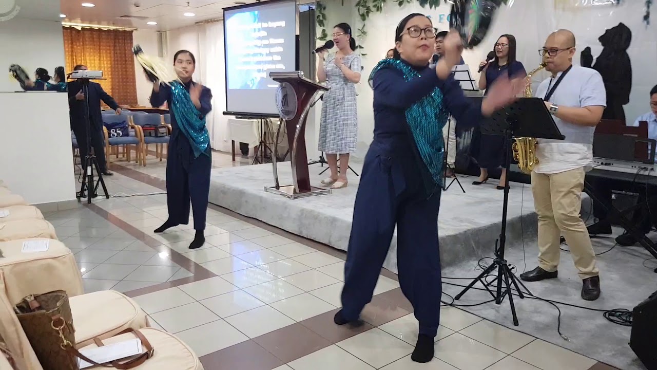 Salamat Salamat tambourine dance