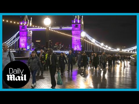 Queen elizabeth ii: thousands queue during night to see her majesty lying in state