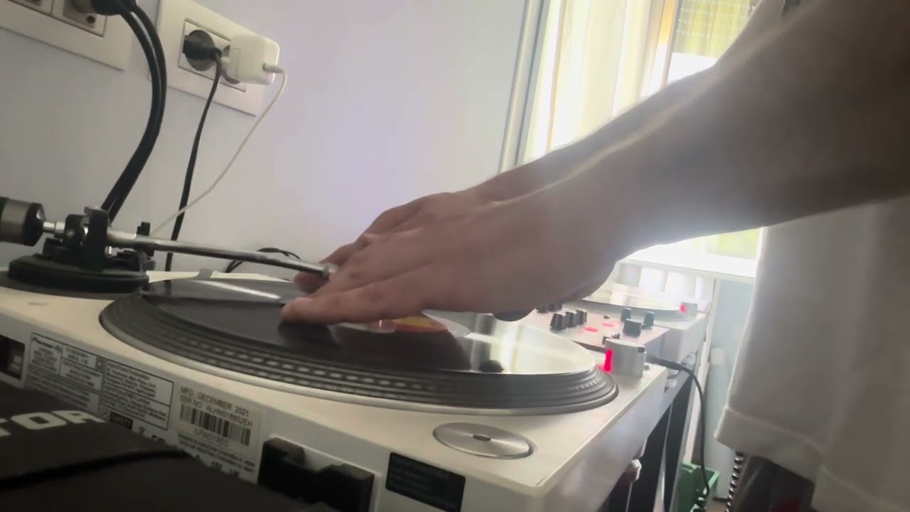 J Dilla Mix (Vinyl only) - Just feeding the algorithm with more Dilla.